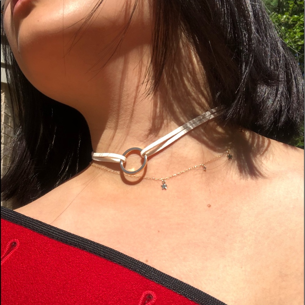 White choker